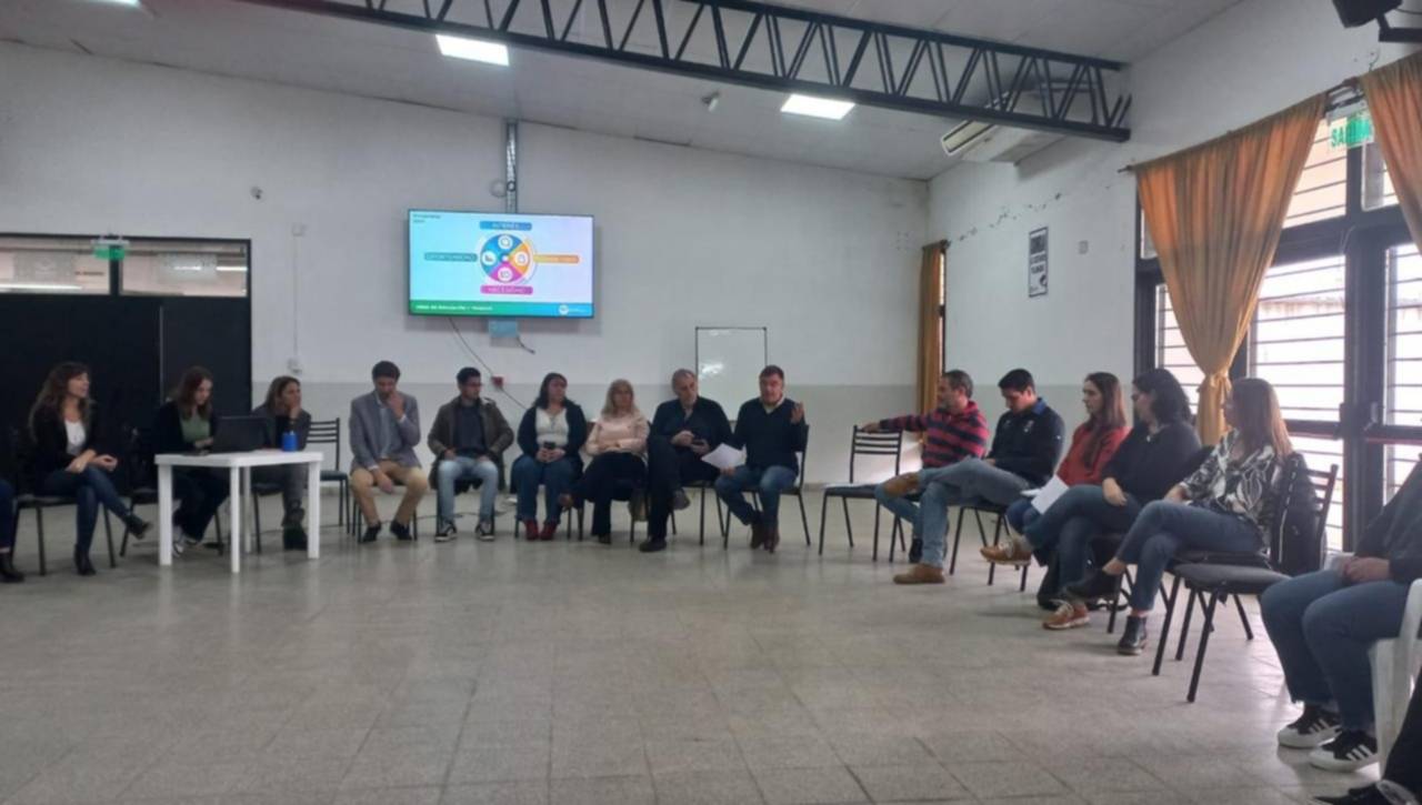 Ferraris participó de la reunión de la Mesa Distrital de Educación y ...
