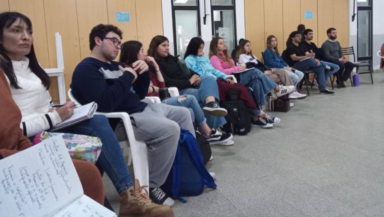 Ferraris participó de la reunión de la Mesa Distrital de Educación y ...