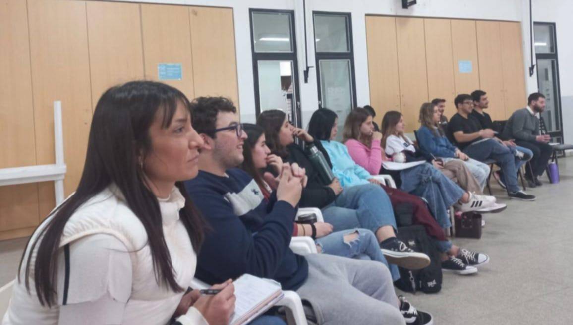 Ferraris participó de la reunión de la Mesa Distrital de Educación y ...