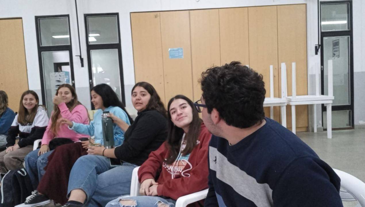 Ferraris participó de la reunión de la Mesa Distrital de Educación y ...